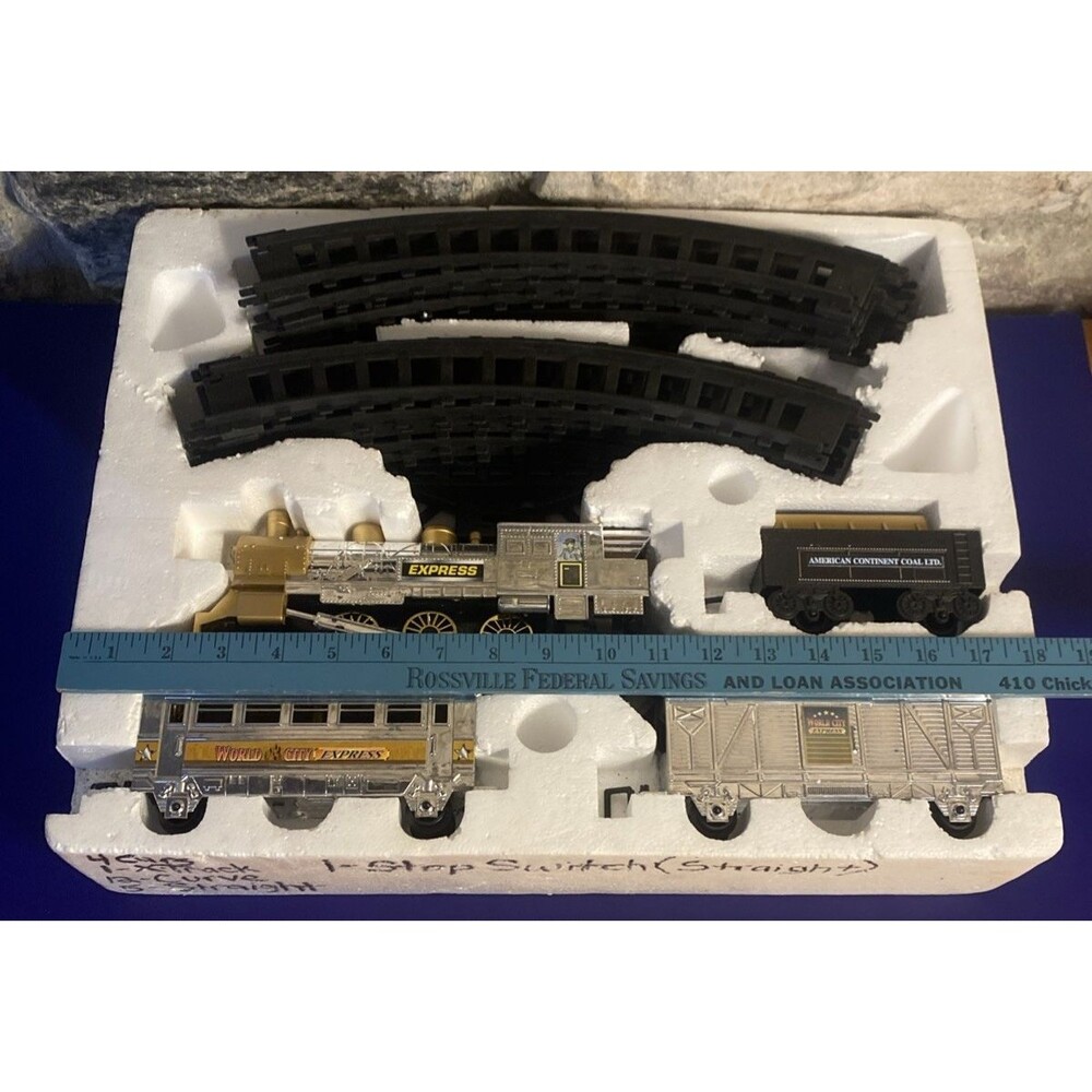 VTG QVC Union Express Train Sets w/ Engine, Cars and Track Tested Works - Picture 9 of 10